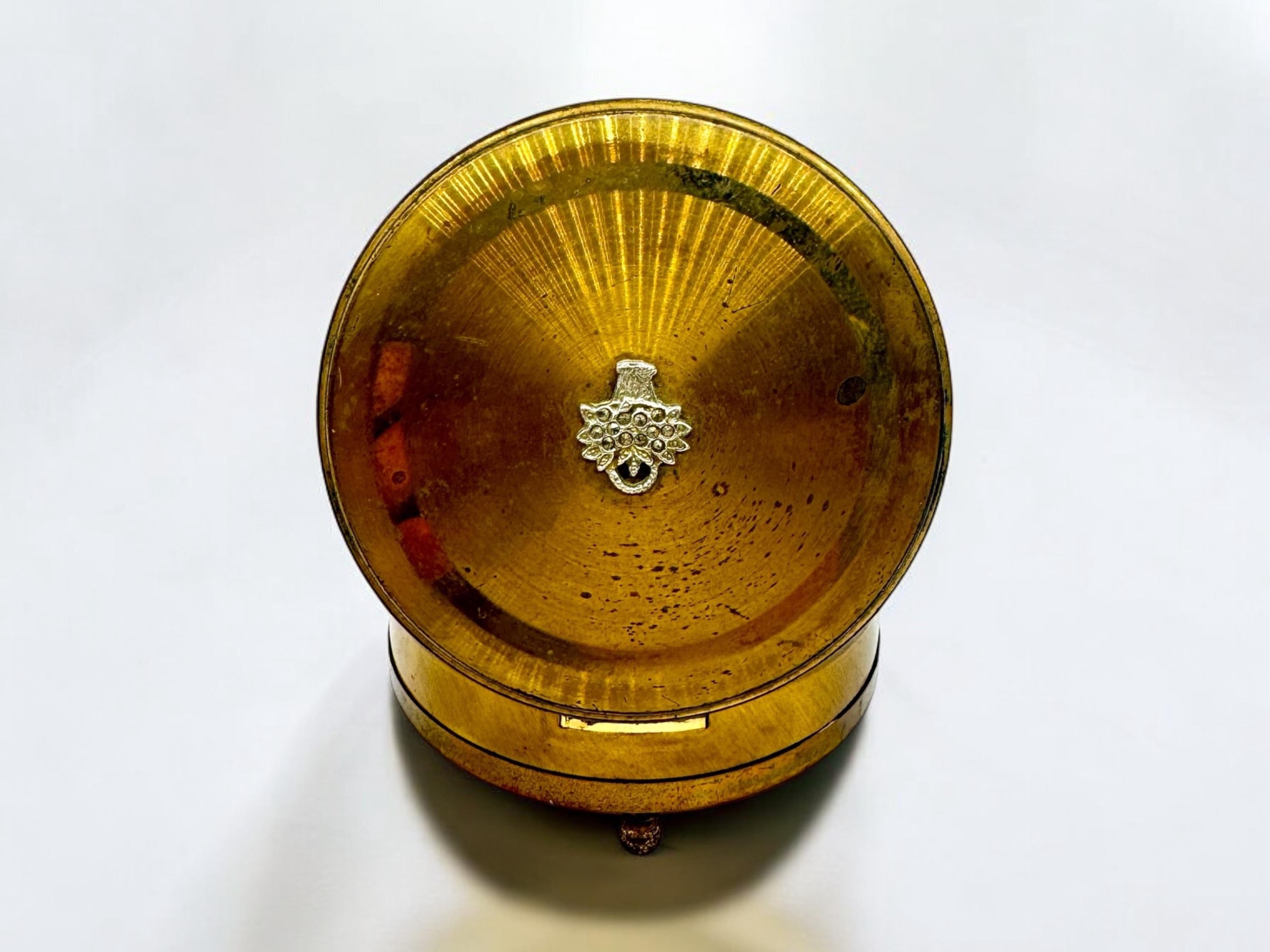 golden color metal jewelry box