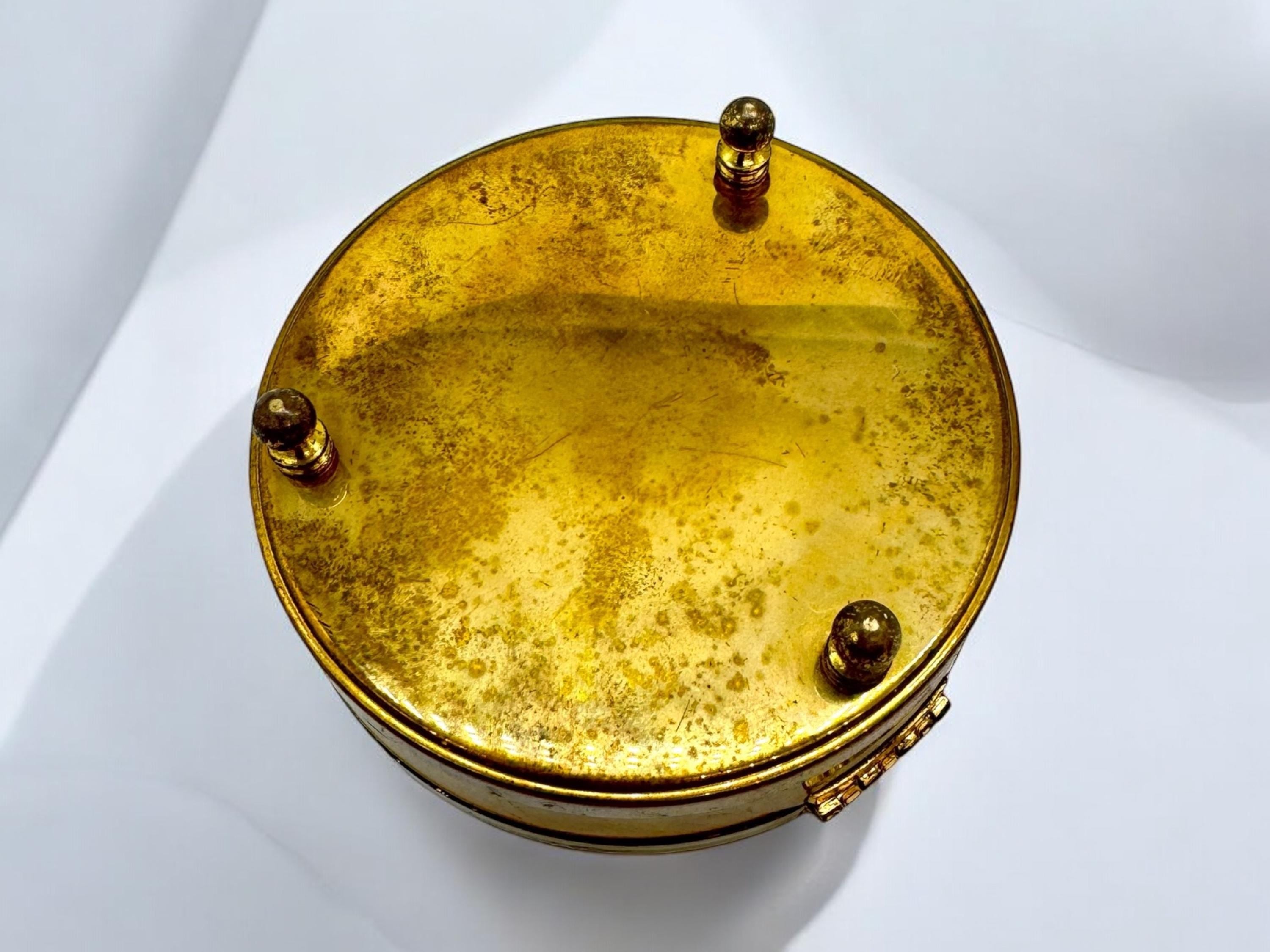 golden color metal jewelry box