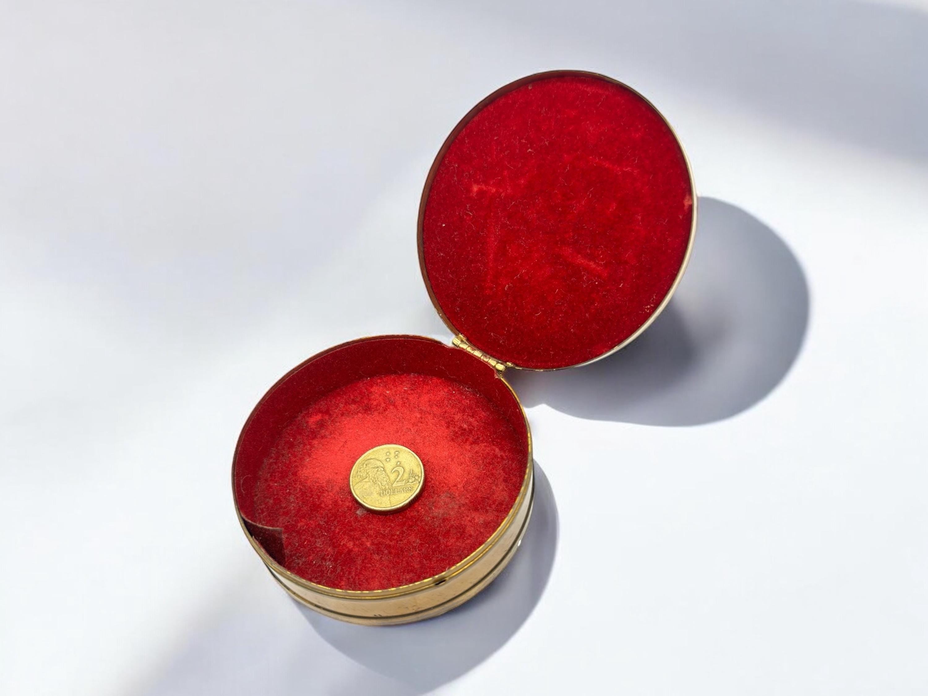 golden color metal jewelry box