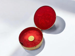 golden color metal jewelry box