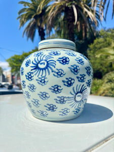 Big Chinese Blue and White Porcelain Tea Caddy Flowers Pattern Tea Caddy