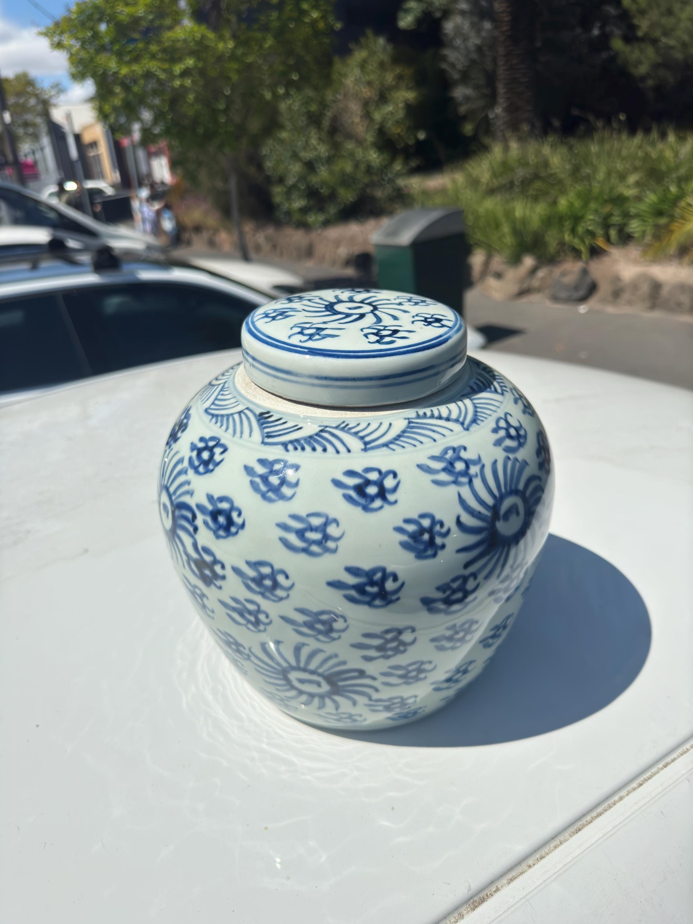 Big Chinese Blue and White Porcelain Tea Caddy Flowers Pattern Tea Caddy