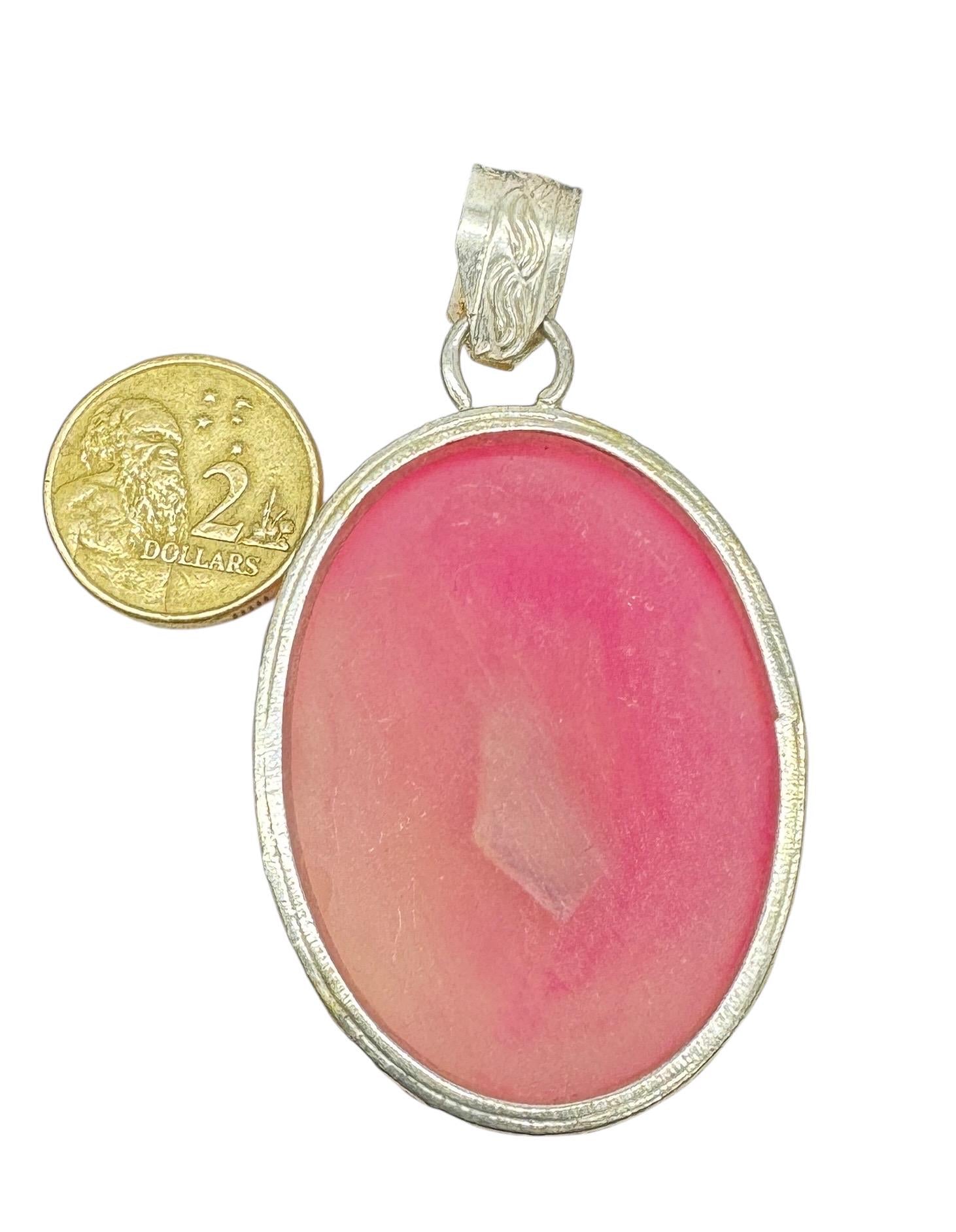 Pink agat pendant with druzy