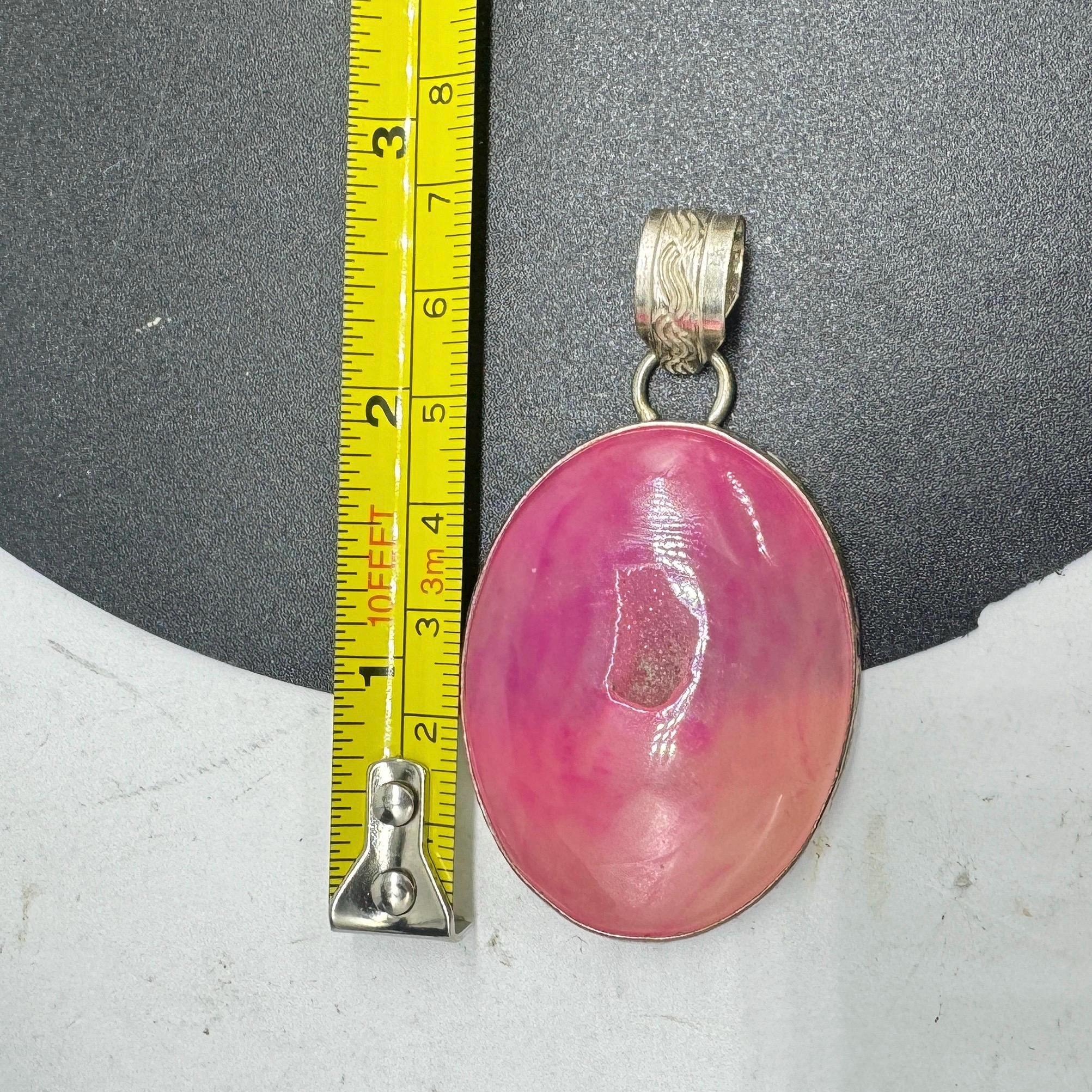 Pink agat pendant with druzy