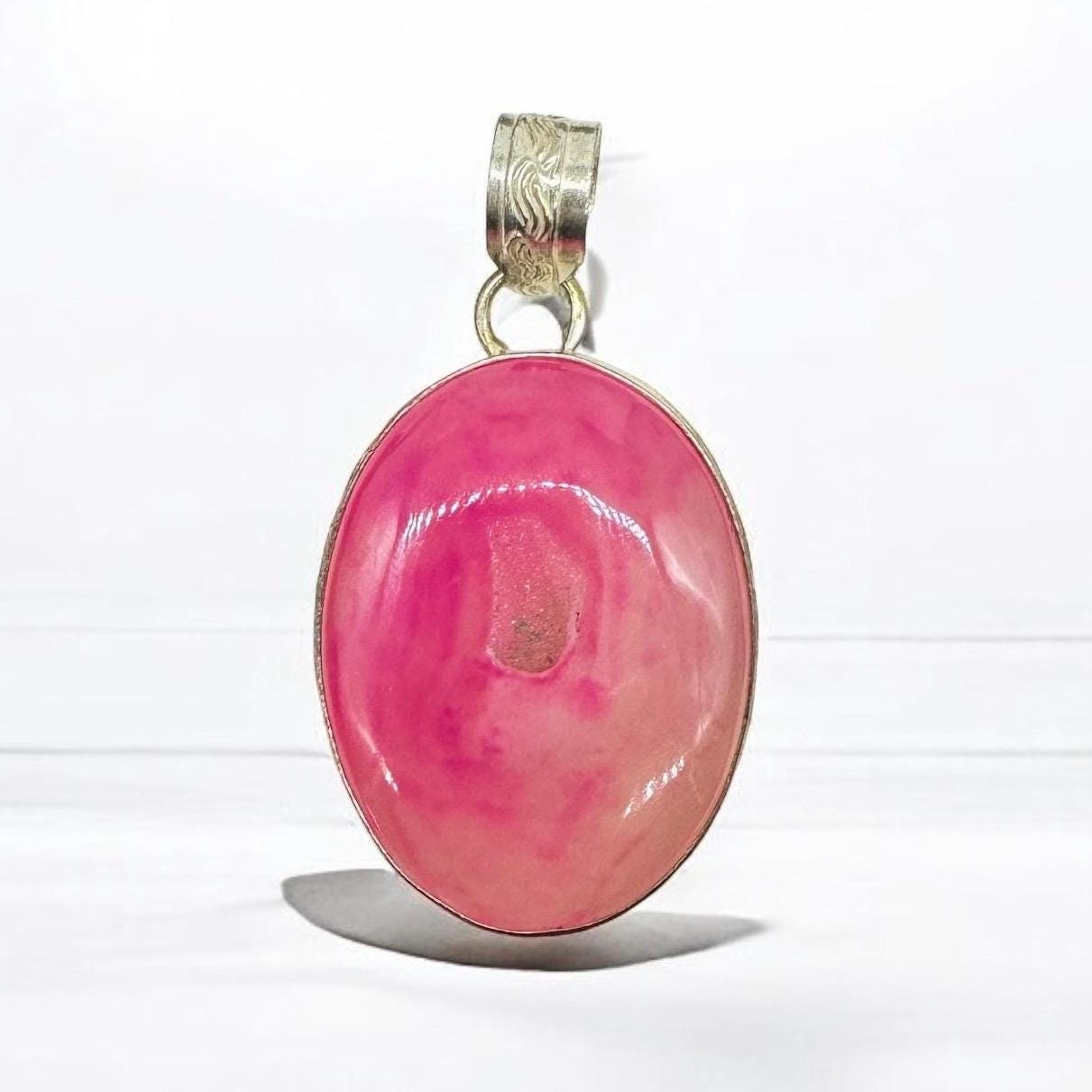 Pink agat pendant with druzy