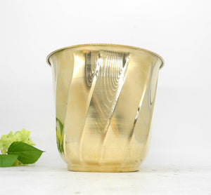 Vtg Brass Planter with Shinning Finishing, Home Decor