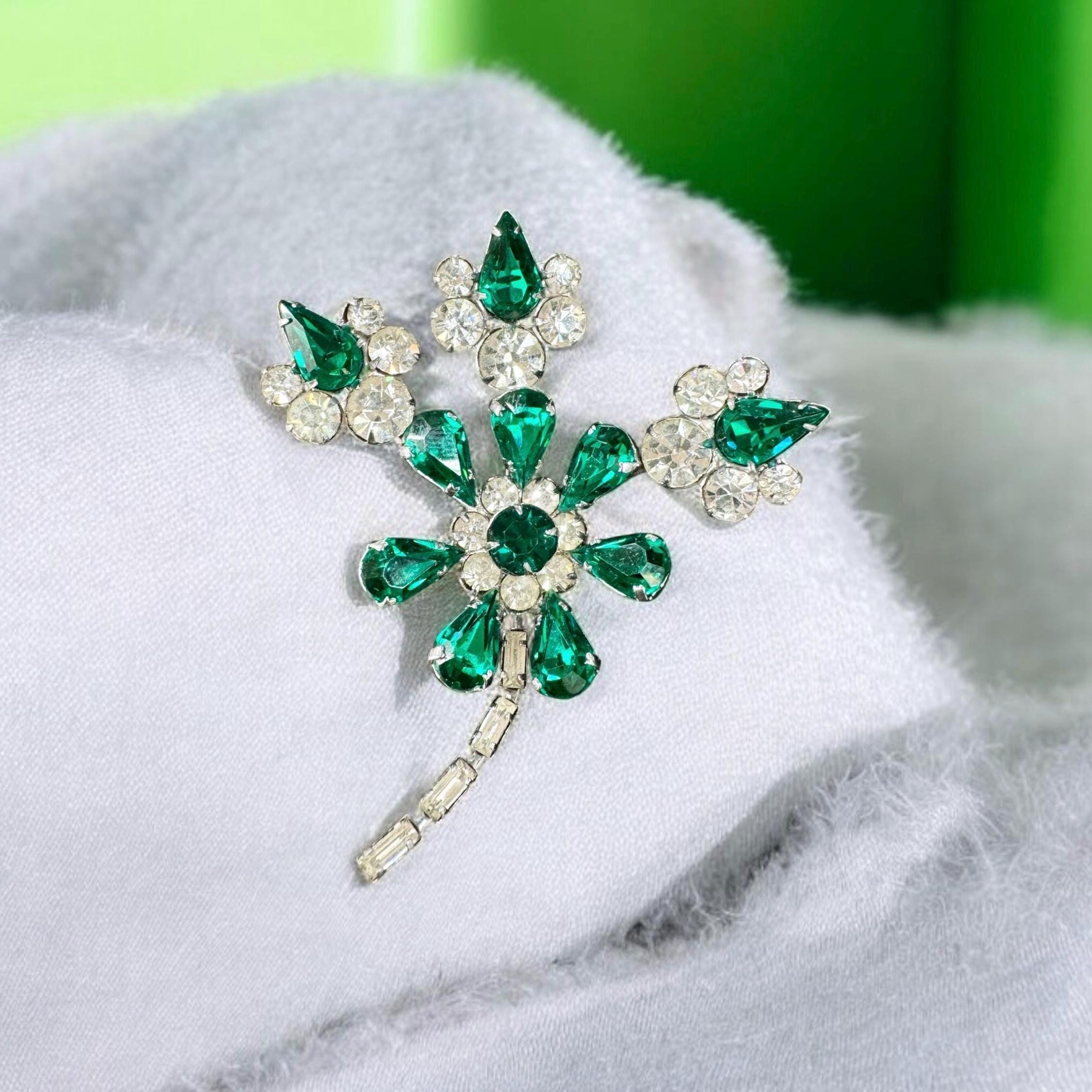 Green and clear rhinestone flower design brooch